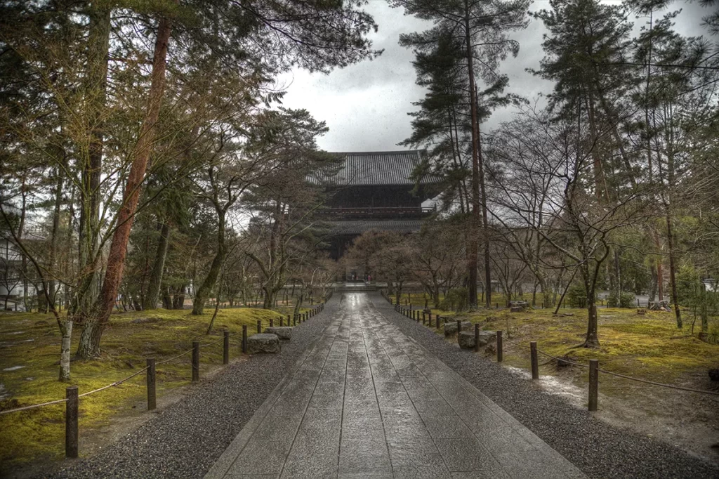 travel solo in japan where to sleep