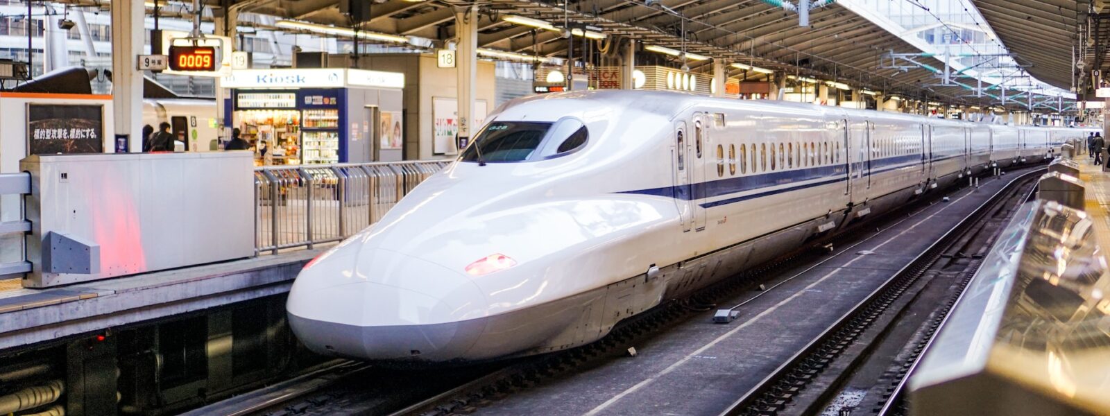 shinkansen in station